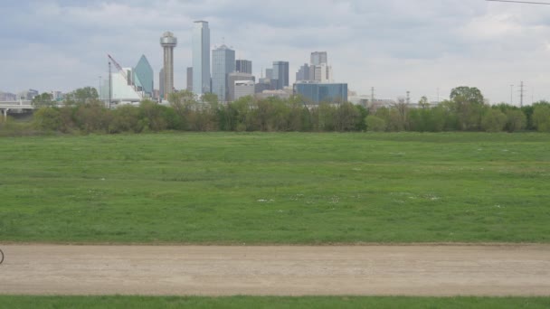 Dallas Vanaf Een Park — Stockvideo