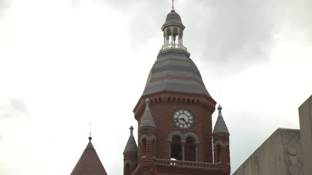 ダラスの旧赤博物館の時計 — ストック動画