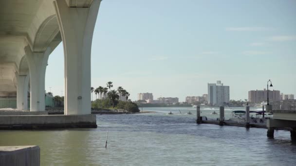Pillars Bridge Boats Floating Water — Stock Video