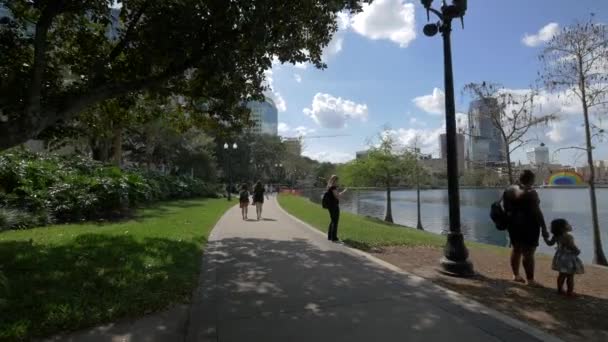 Turistas Callejón Del Parque — Vídeo de stock