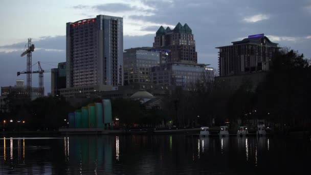 Edificios Altos Vistos Desde Lago Eola Atardecer — Vídeos de Stock