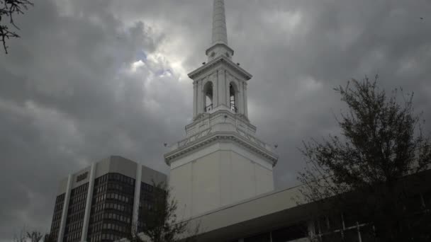 Inclinación Hacia Arriba Aguja Del Templo Orlando Florida — Vídeo de stock