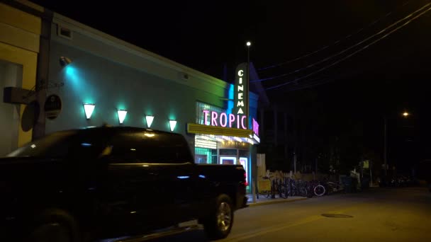 Het Cinema Tropic Museum Nachts — Stockvideo