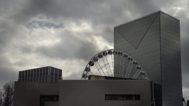 Byggnader Och Pariserhjul Atlanta — Stockvideo