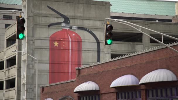 Verkeerslichten Schilderen Het Gebouw — Stockvideo