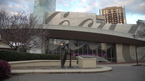 亚特兰大的约翰彭伯顿雕像 — 图库视频影像