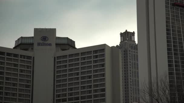 Вид Отель Hilton — стоковое видео