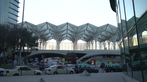 Körning Vid Oriente Station — Stockvideo