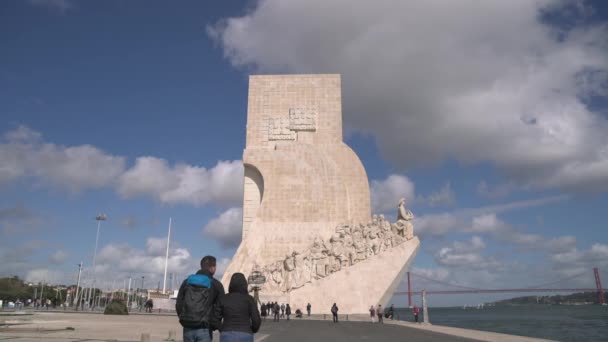 Monument Över Upptäckter Och Tagus River — Stockvideo