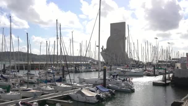Monumen Penemuan Terlihat Balik Perahu — Stok Video