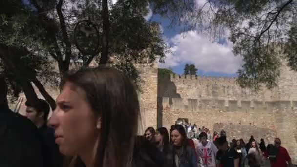Pessoas Que Saem Castelo São Jorge — Vídeo de Stock
