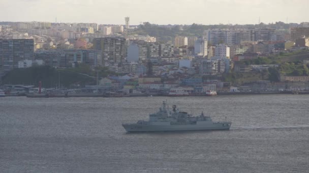 Marineschiff Auf Einem Fluss — Stockvideo