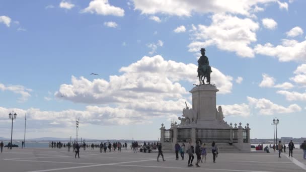 Menschen Gehen Der Statue Von König Jose Vorbei — Stockvideo