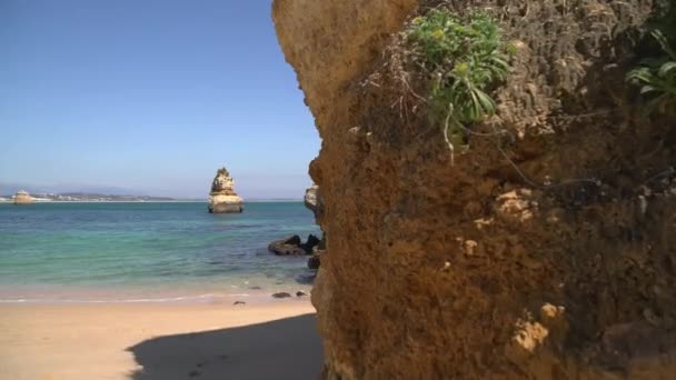 Скелі Пляжі Морі — стокове відео
