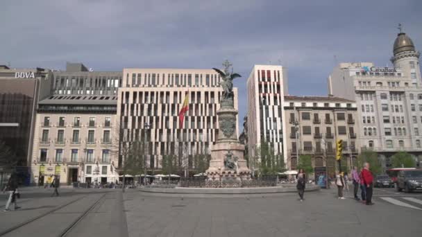 Torget Spanien Med Ett Monument — Stockvideo