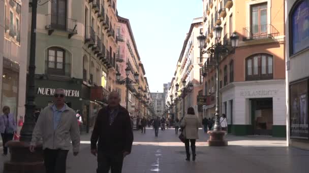 Calle Alfonso Yürüyorum — Stok video