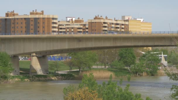 Jembatan Atas Sungai — Stok Video