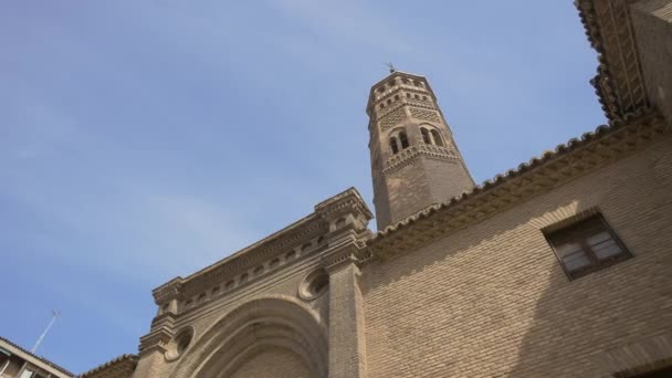 圣巴勃罗教堂的低角度 — 图库视频影像