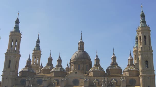 Basílica Con Campanarios Cúpulas — Vídeos de Stock