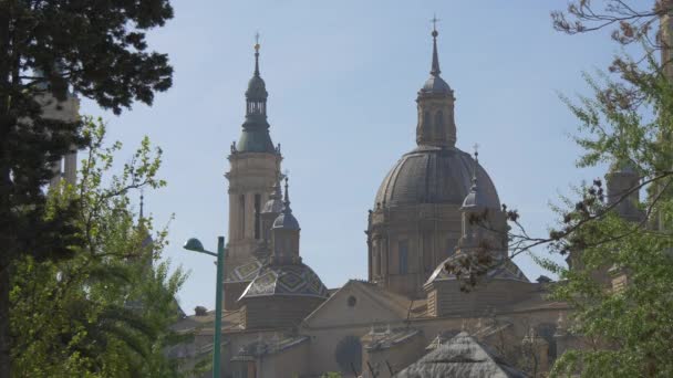 Çan Kulesiyle Bazilika Çatısı — Stok video