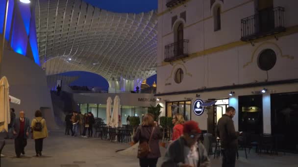 Promenad Vid Metropol Parasol Skymningen — Stockvideo