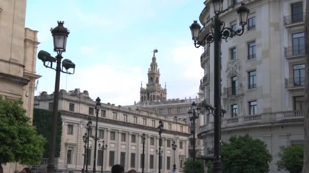 Campanario Detrás Edificios — Vídeos de Stock