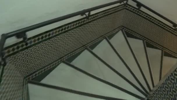 スペインセビリアの屋内螺旋階段 — ストック動画