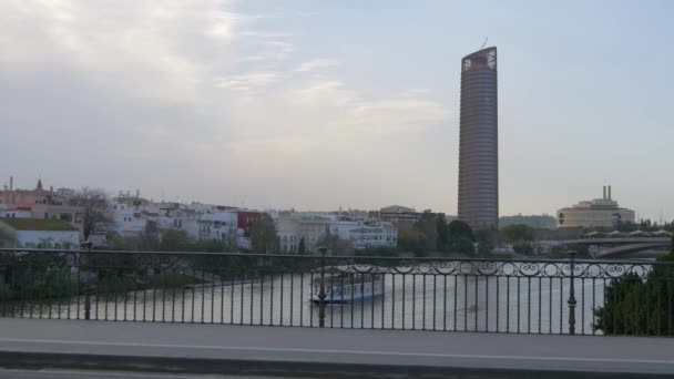 Torre Sevilla Vista Desde Puente — Vídeos de Stock