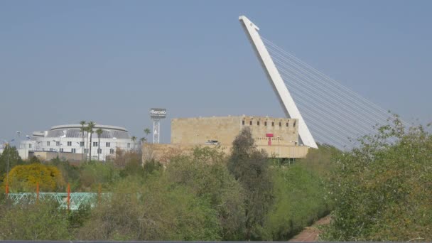 Teatro Central Nahe Der Alamillo Brücke — Stockvideo