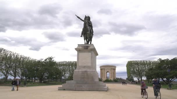 ルイ14世騎馬像と水の塔 — ストック動画