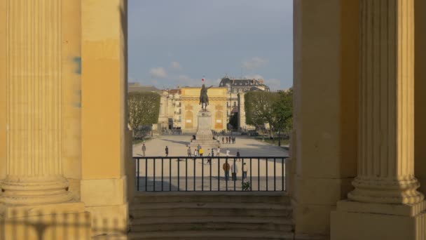 Patung Louis Xiv Terlihat Dari Menara Air — Stok Video