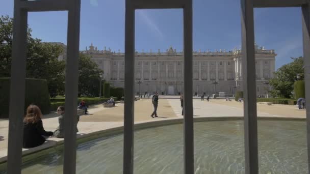 Palácio Real Visto Atrás Portão — Vídeo de Stock
