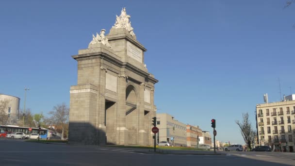 城市中的Puerta Toledo — 图库视频影像