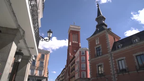 Низкий Угол Здания Площади Санта Крус Мадриде — стоковое видео