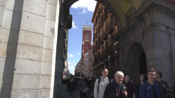 Torre Techo Vista Través Arco — Vídeo de stock