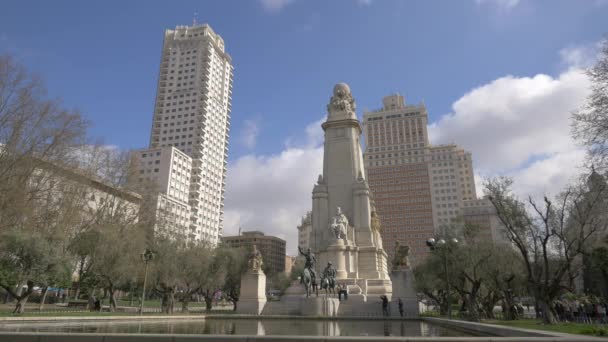 Άγαλμα Του Θερβάντες Στην Plaza Espana — Αρχείο Βίντεο