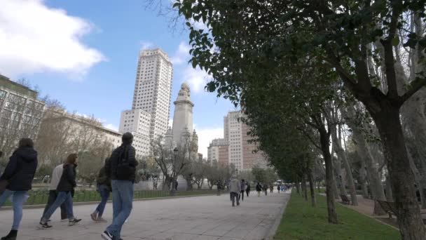 Touristes Marchant Sur Plaza Espana — Video