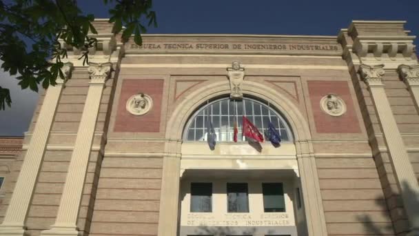 Ángulo Bajo Edificio Escolar — Vídeos de Stock