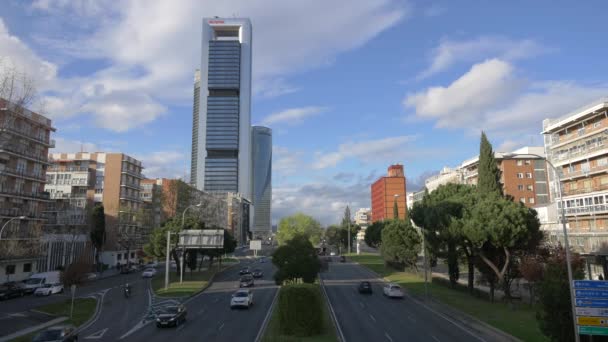 Der Torre Cristal Und Der Paseo Castellana — Stockvideo