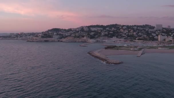 日落时的海岸鸟瞰图 — 图库视频影像