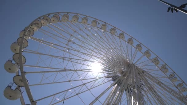 Ein Riesenrad Sonnenlicht — Stockvideo