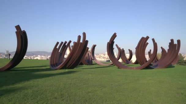 Large Sculptures Green Grass — Stock Video