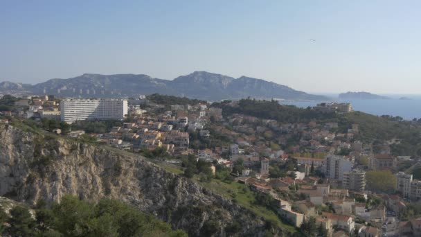 Edificios Árboles Una Colina — Vídeos de Stock