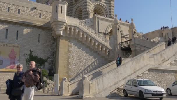Menschen Der Nähe Von Notre Dame Garde Marseille — Stockvideo