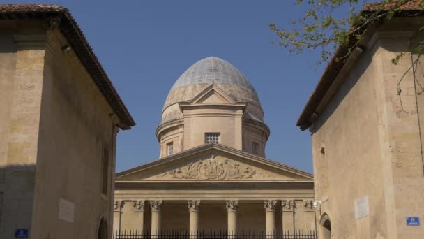 Bâtiment Avec Dôme Des Sculptures — Video