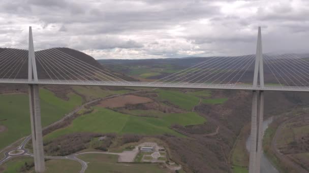 Millau Viyadük Ünün Vadideki Havadan Görüntüsü — Stok video