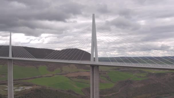 Luchtfoto Van Het Viaduct Van Millau — Stockvideo