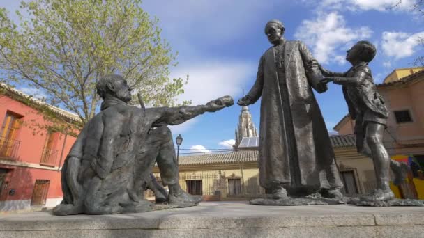 Estatua Del Cardenal Ciriaco Maria Sancha Hervas — Vídeo de stock