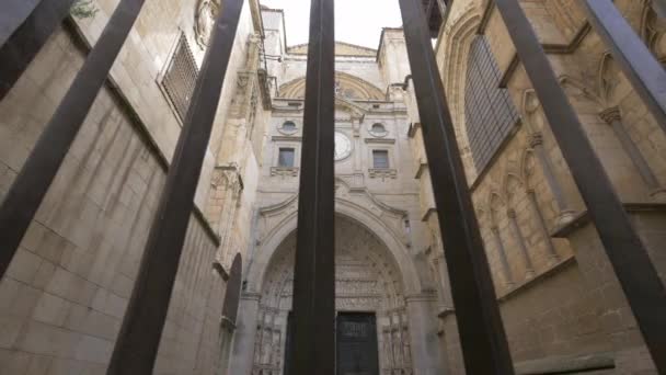 Puerta Del Reloj Toledos Katedral — Stockvideo