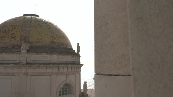 Cúpula Edifício Perto Mar — Vídeo de Stock